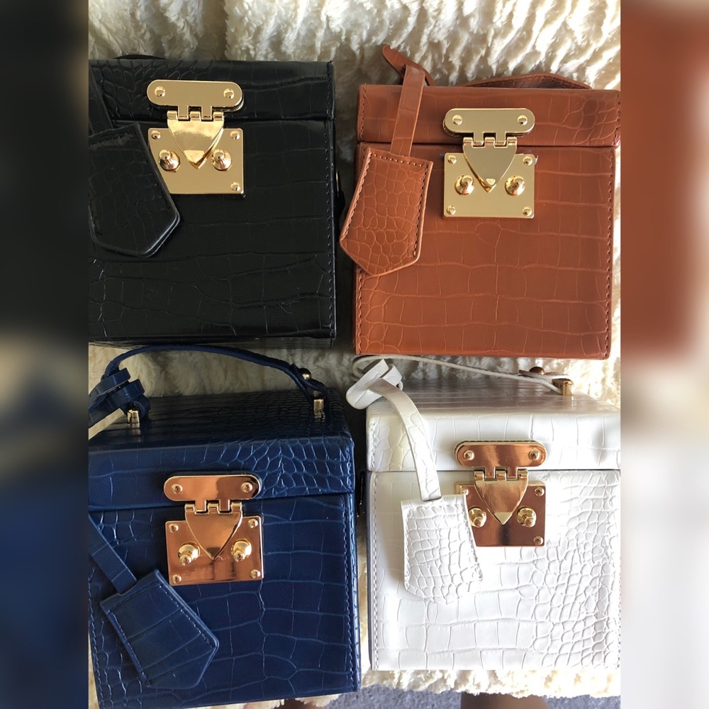Faux croc leather bag in trunk style